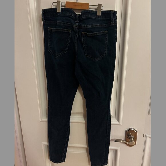 Gap Women's High Rise True Skinny Jean - 8/29 - Picture 2 of 7